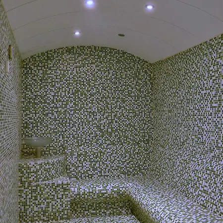 Crown Palace Ultra Hotel