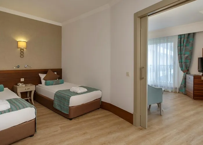 Crown Palace Ultra Ξενοδοχείο 5*