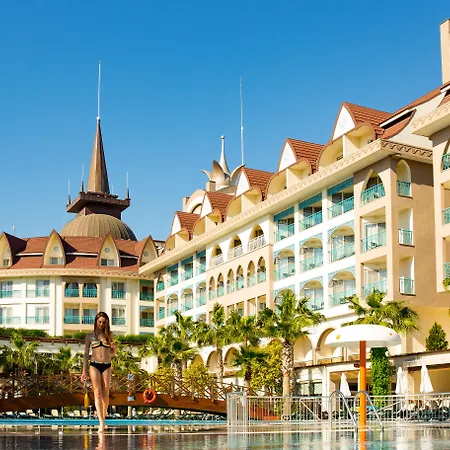 Crown Palace Ultra Hotel Side