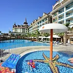 Crown Palace Ultra Hotel