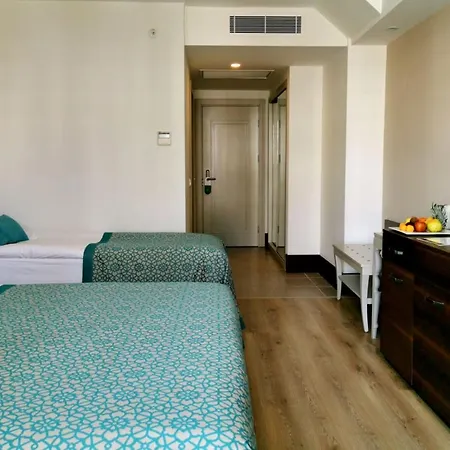 Crown Palace Ultra 5* Side