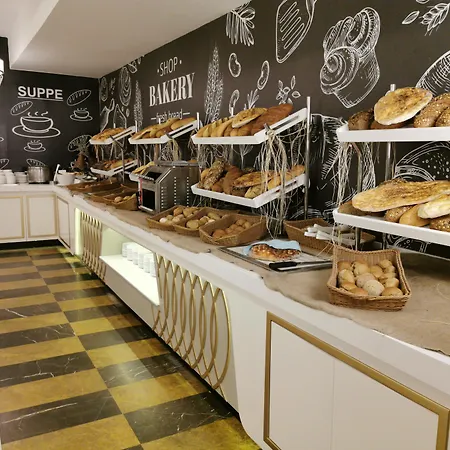 Crown Palace Ultra ホテル