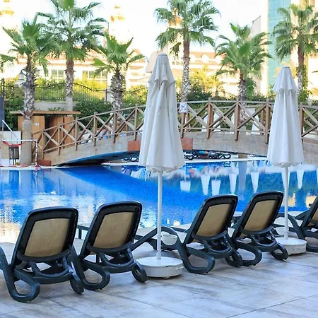 Crown Palace Ultra