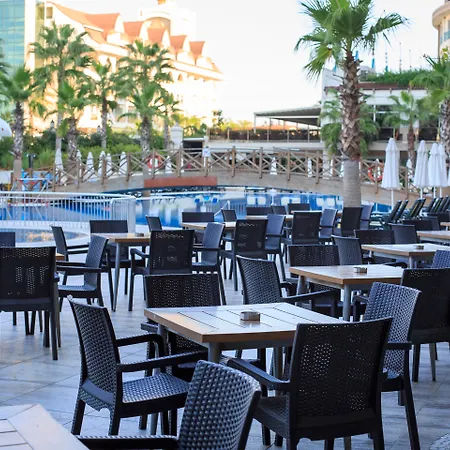 Crown Palace Ultra 5* シダ