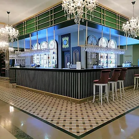 Crown Palace Ultra 호텔 시데