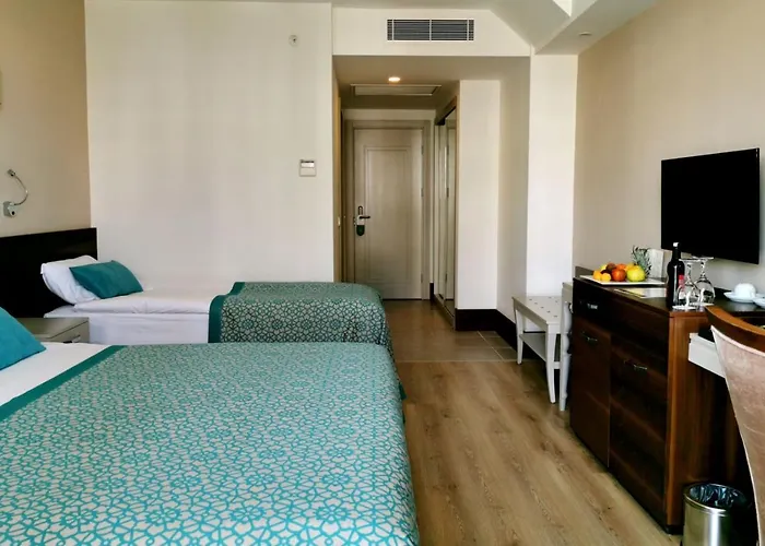 Crown Palace Ultra 5* Side