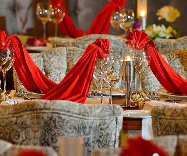 Crown Palace Ultra 5* Side