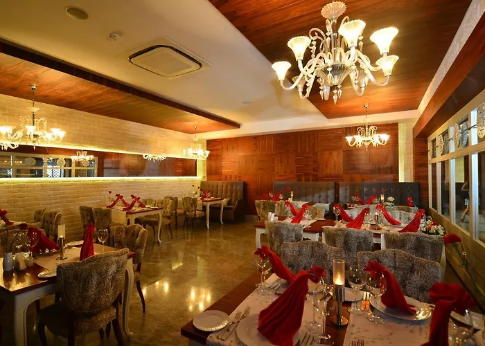 Crown Palace Ultra 酒店