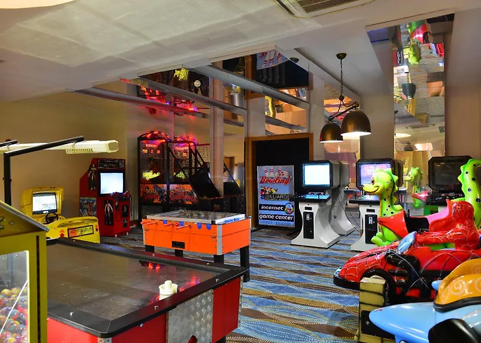 Crown Palace Ultra 5* Side