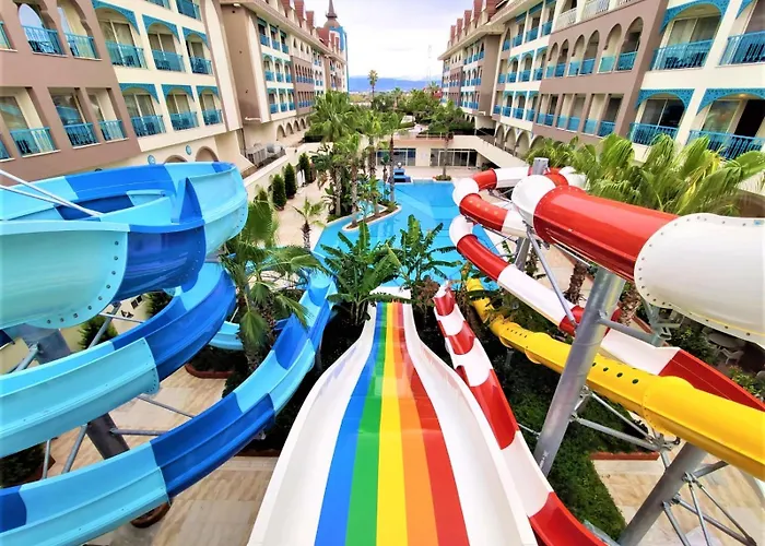 Crown Palace Ultra Hotel Side