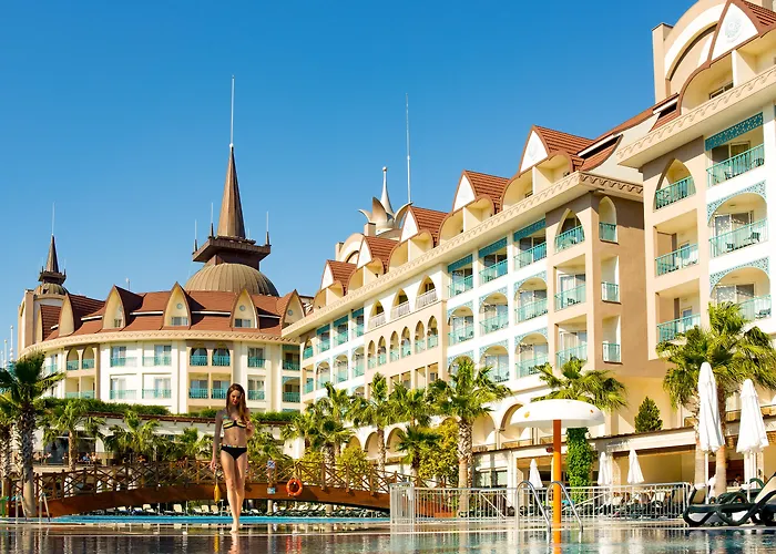 Crown Palace Ultra Hotel Side