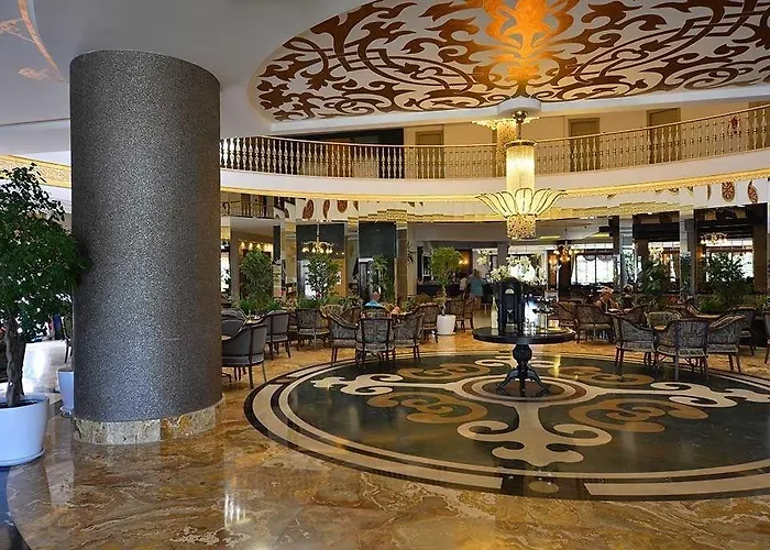 Crown Palace Ultra 5* Side