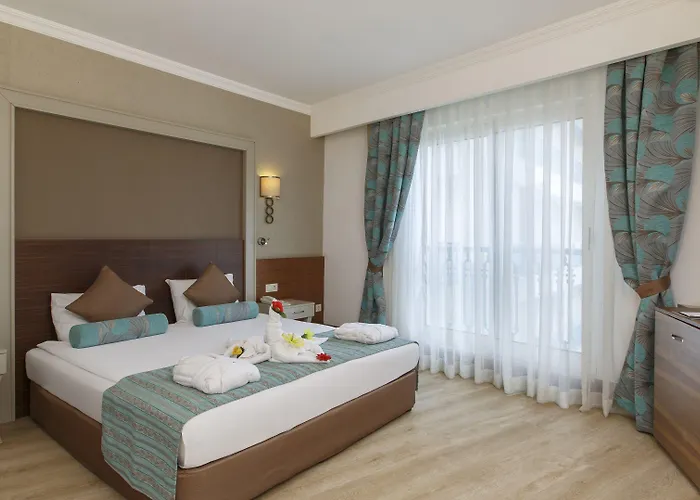 Crown Palace Ultra Hotel 5*