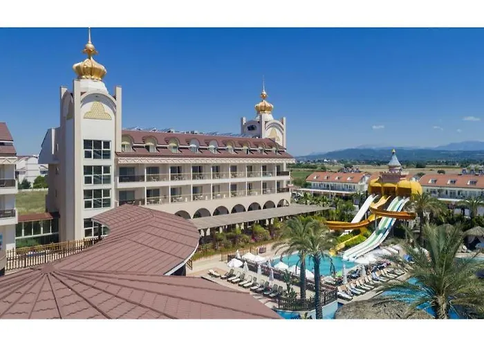 Crown Palace Ultra 5* Side