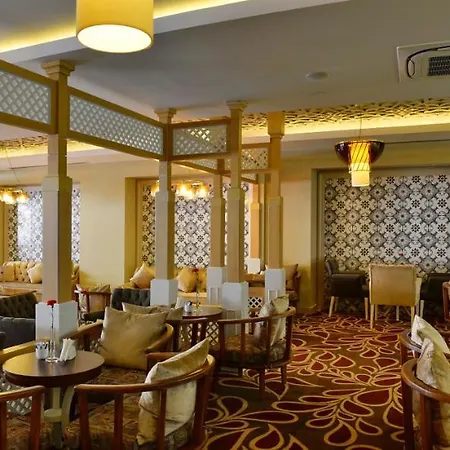 Crown Palace Ultra Hotell