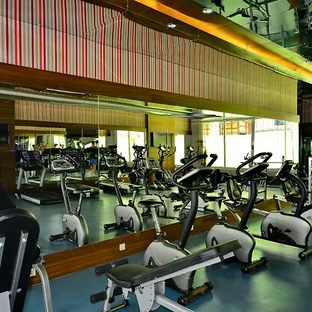 Crown Palace Ultra Hotell 5*