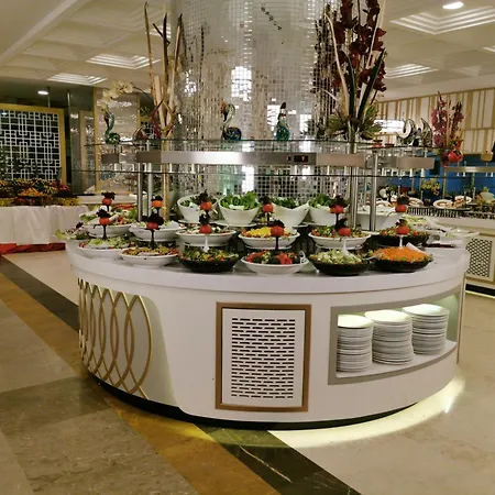 Crown Palace Ultra 5* Side