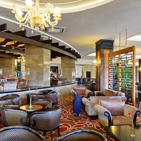 Crown Palace Ultra Hotell Side