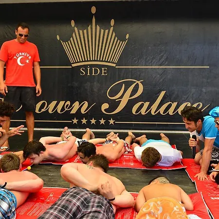 Crown Palace Ultra Hotell Side