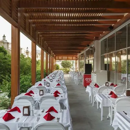 Crown Palace Ultra מלון