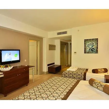 Crown Palace Ultra מלון 5*