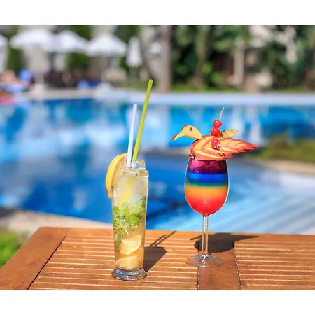 Crown Palace Ultra Hotell Side