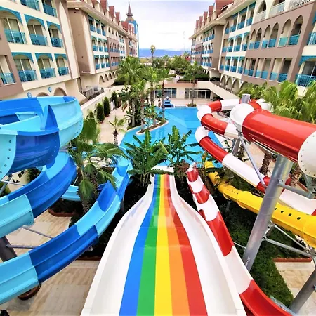 Crown Palace Ultra Hotell Side