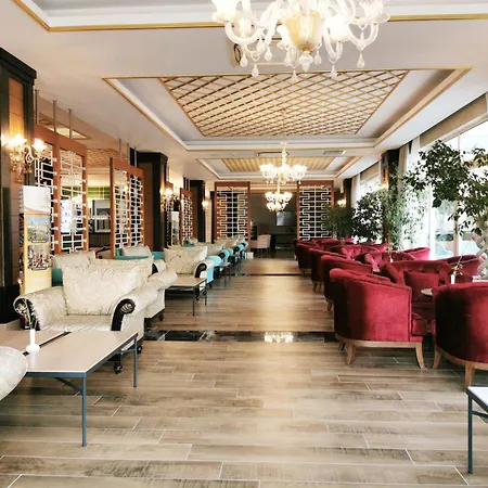 Crown Palace Ultra Side