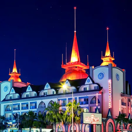 Crown Palace Ultra 5* Side